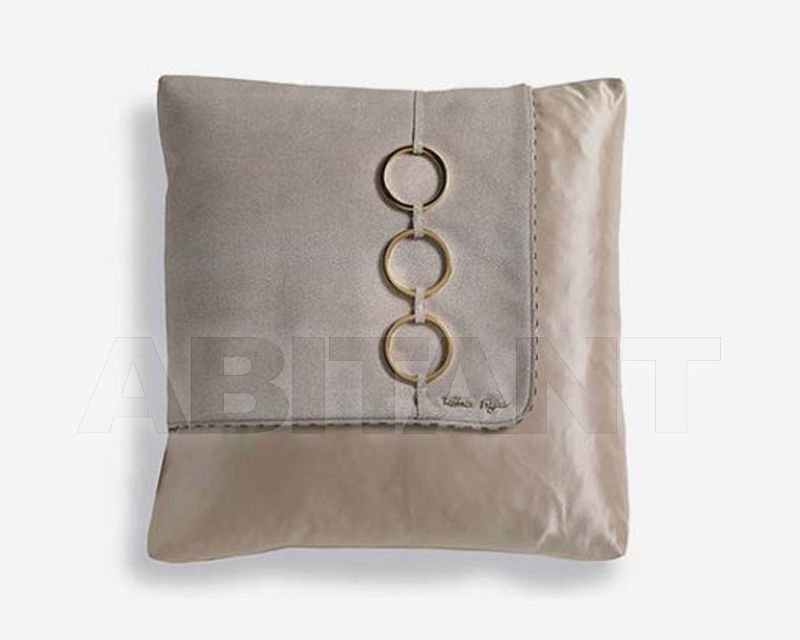 Купить Подушка Vittoria Frigerio by Frigerio Poltrone e Divani News VF02